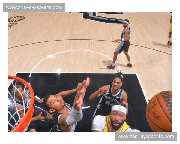 文班亚马与状元弗拉格内线对决，马刺独行侠天赋对决引关注